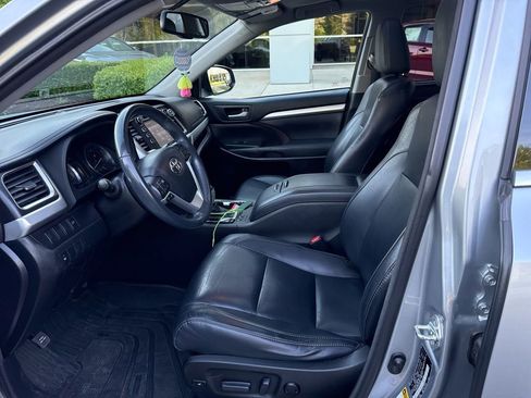 Used 2015 Toyota Highlander XLE image 17