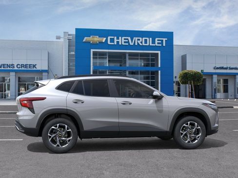 New 2026 Chevrolet Trax LT w/ Driver Confidence Package FWD image 3