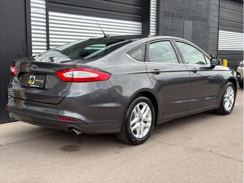 Used 2015 Ford Fusion SE FWD image 3