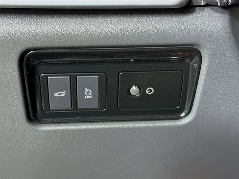 Used 2019 Jaguar F-PACE S image 11