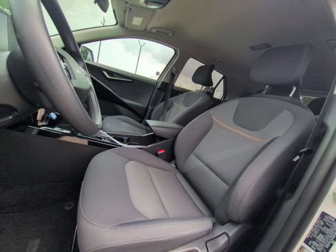 Used 2025 Kia Niro LX FWD image 24