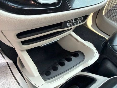 Used 2023 Chrysler Pacifica Touring-L FWD image 24