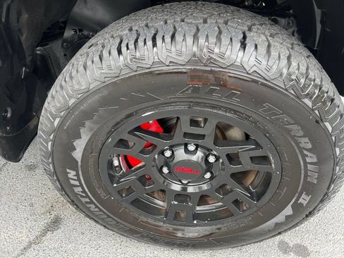 Used 2018 Toyota 4Runner TRD Off-Road Premium AWD/4WD image 23