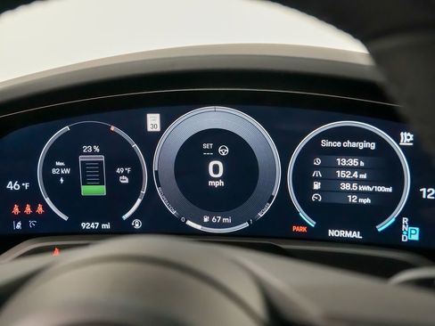 Used 2025 Porsche Taycan image 27