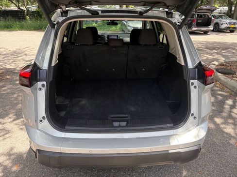 Used 2025 Nissan Rogue SV AWD/4WD image 32