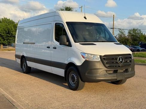 Used 2023 Mercedes-Benz Sprinter 2500 image 4