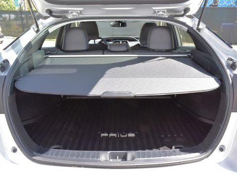 Used 2021 Toyota Prius XLE AWD/4WD image 27