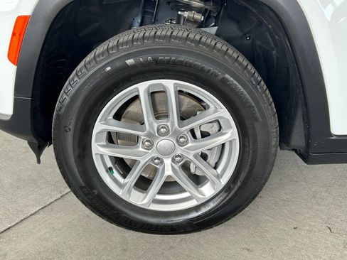 Used 2025 Jeep Grand Cherokee L Laredo image 25