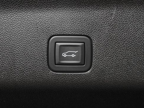 Used 2026 GMC Yukon Denali w/ Sun & Power Step Package AWD/4WD image 14