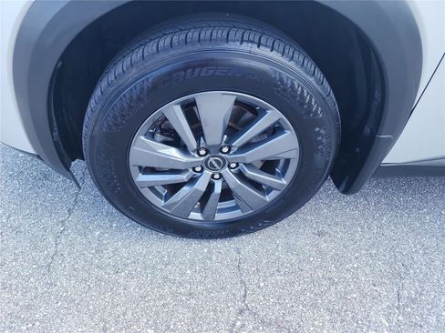 Used 2024 Nissan Pathfinder SV FWD image 9