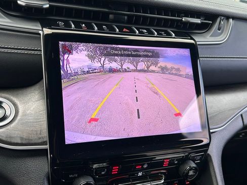 Certified 2024 Jeep Grand Cherokee Limited w/ Black Appearance Package image 24