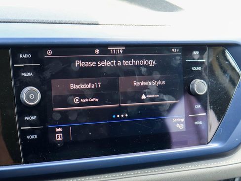 Used 2024 Volkswagen Taos SE FWD image 5