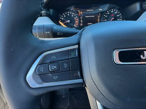 Used 2025 Jeep Compass Limited image 26