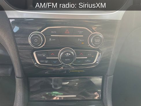 Used 2022 Chrysler 300 Touring L image 21