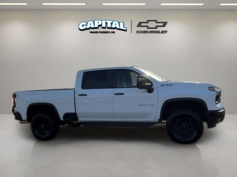 Used 2025 Chevrolet Silverado 2500 ZR2 image 2