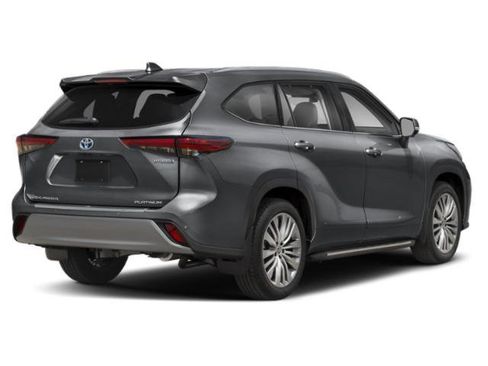 Used 2023 Toyota Highlander Platinum FWD image 2