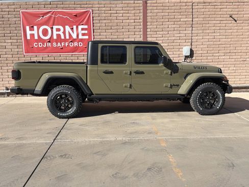 New 2025 Jeep Gladiator Willys image 7