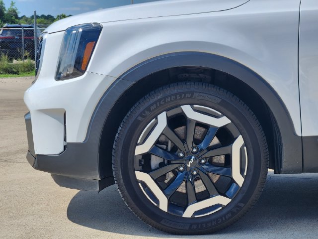 Used 2023 Kia Telluride EX w/ EX Captain's Chair Package FWD image 8
