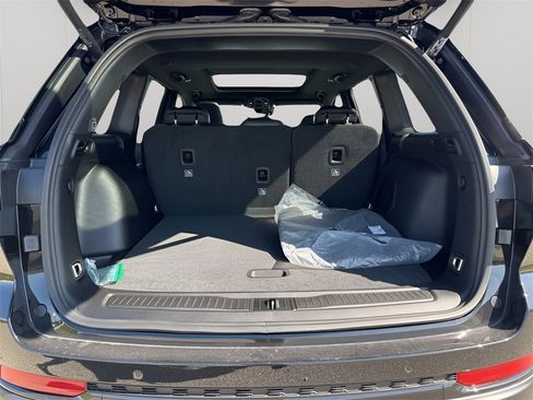 New 2025 Jeep Grand Cherokee Limited w/ Luxury Tech Group II image 16