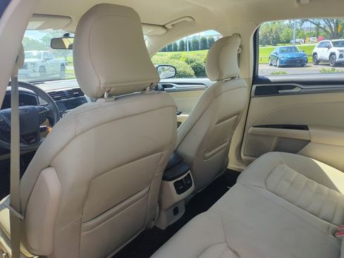 Used 2015 Ford Fusion SE FWD image 19