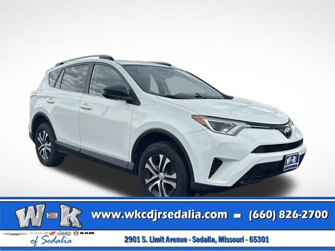 Used 2017 Toyota RAV4 LE AWD/4WD image 1