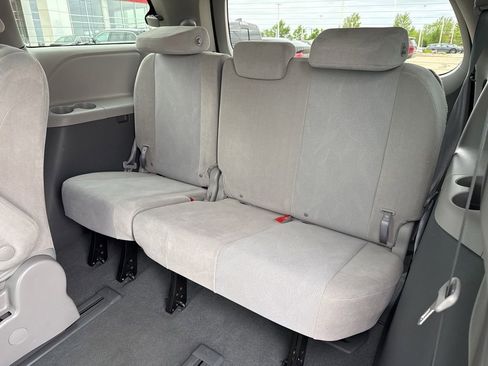 Used 2020 Toyota Sienna L FWD image 10