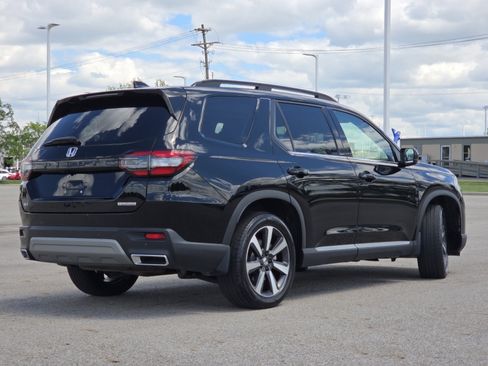 Used 2025 Honda Pilot Touring image 18