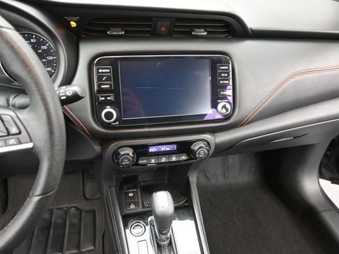 Used 2024 Nissan Kicks SR image 12