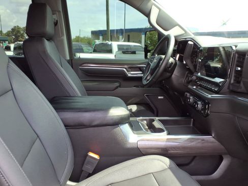 Used 2024 Chevrolet Silverado 3500 LTZ w/ LTZ Plus Package AWD/4WD image 11