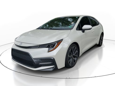 Used 2020 Toyota Corolla SE w/ SE Premium Package FWD image 3