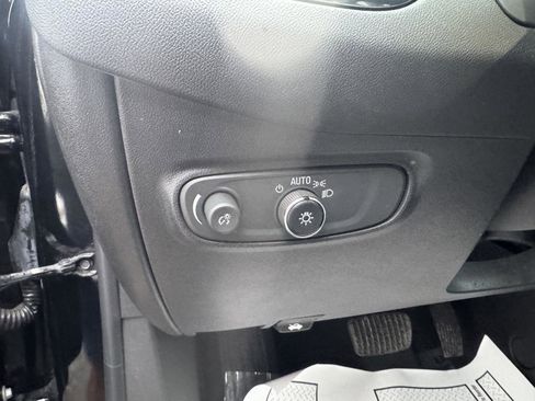 Used 2023 Chevrolet Equinox LS w/ LS Convenience Package image 5