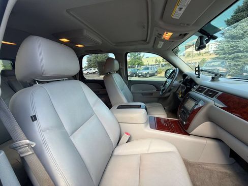 Used 2014 Chevrolet Tahoe LTZ RWD image 14