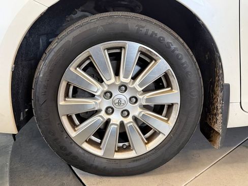 Used 2017 Toyota Sienna XLE Premium AWD/4WD image 27