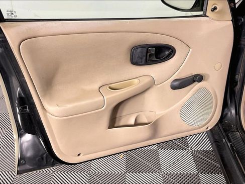 Used 2002 Saturn S-Series SL1 FWD image 17