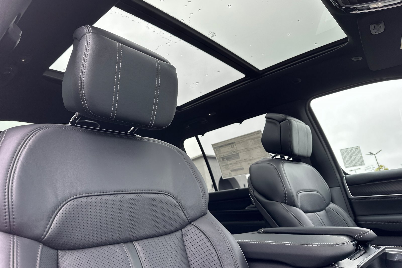 New 2026 Jeep Grand Wagoneer L Summit w/ 8-Passenger Seating Package AWD/4WD image 17