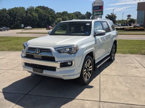Used 2024 Toyota 4Runner Limited AWD/4WD image 7