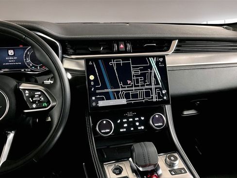 Used 2024 Jaguar F-PACE R-Dynamic S image 9