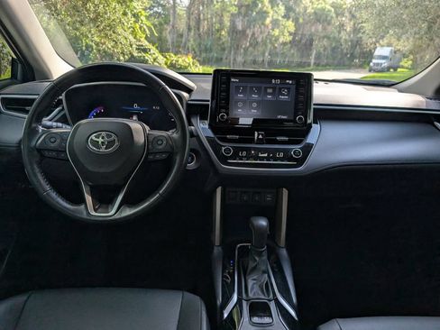 Used 2022 Toyota Corolla Cross XLE w/ Convenience Package AWD/4WD image 14