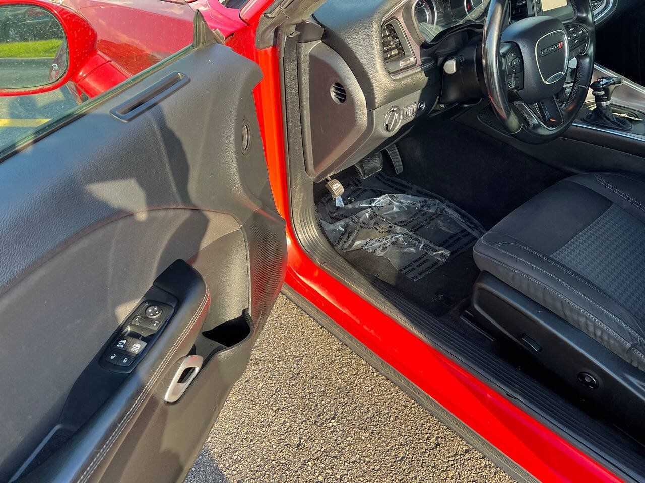 Used 2015 Dodge Challenger SXT RWD image 16