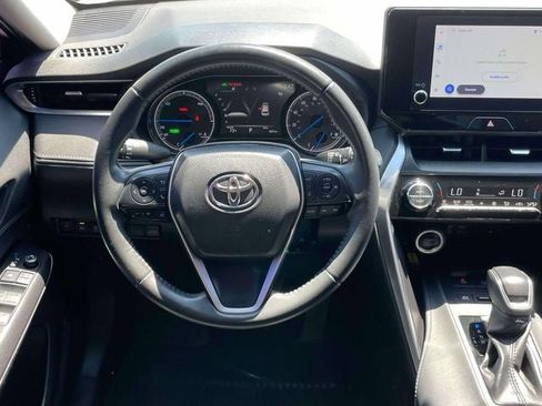 Used 2023 Toyota Venza LE AWD/4WD image 14