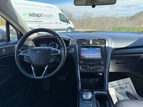 Used 2018 Ford Fusion SE w/ Equipment Group 201A image 16