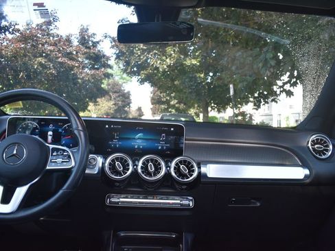 Used 2021 Mercedes-Benz GLB 250 4MATIC w/ Premium Package image 28