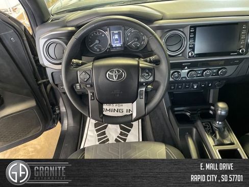Used 2022 Toyota Tacoma TRD Off-Road w/ Technology Package AWD/4WD image 14