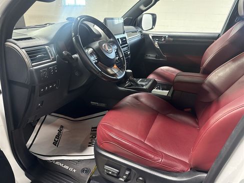 Used 2023 Lexus GX 460 Luxury w/ Sport Design Package AWD/4WD image 2