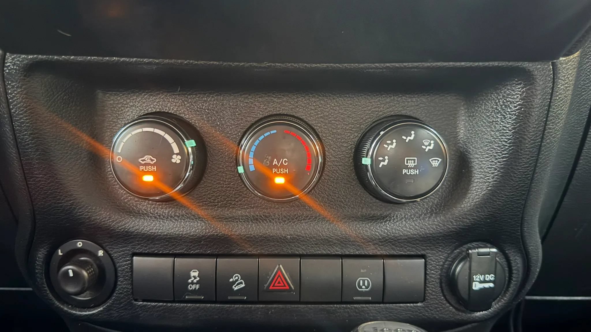 Used 2013 Jeep Wrangler Unlimited Sahara w/ Connectivity Group AWD/4WD image 23