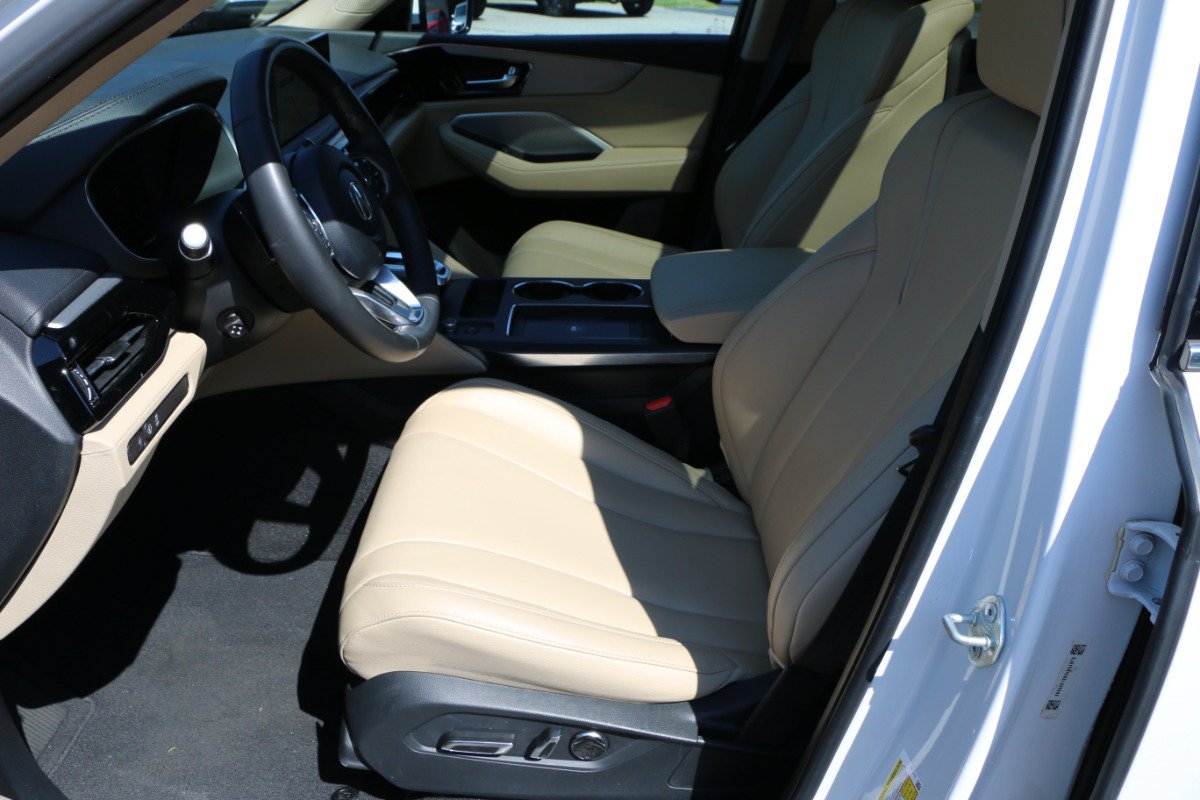 Used 2025 Acura MDX FWD image 29