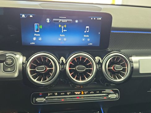 Used 2025 Mercedes-Benz GLB 35 AMG 4MATIC image 20