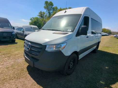 Used 2024 Mercedes-Benz Sprinter 2500 image 19