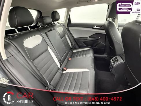 Used 2022 Volkswagen Taos SEL w/ Panoramic Sunroof Package image 49