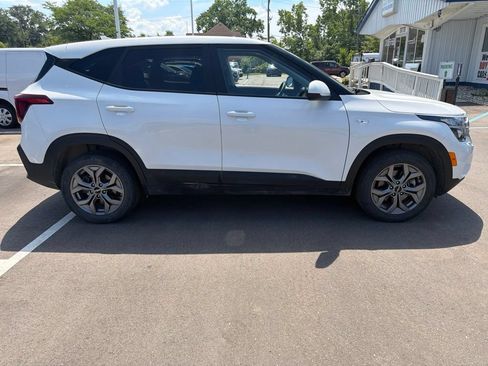 Used 2024 Kia Seltos LX AWD/4WD image 4